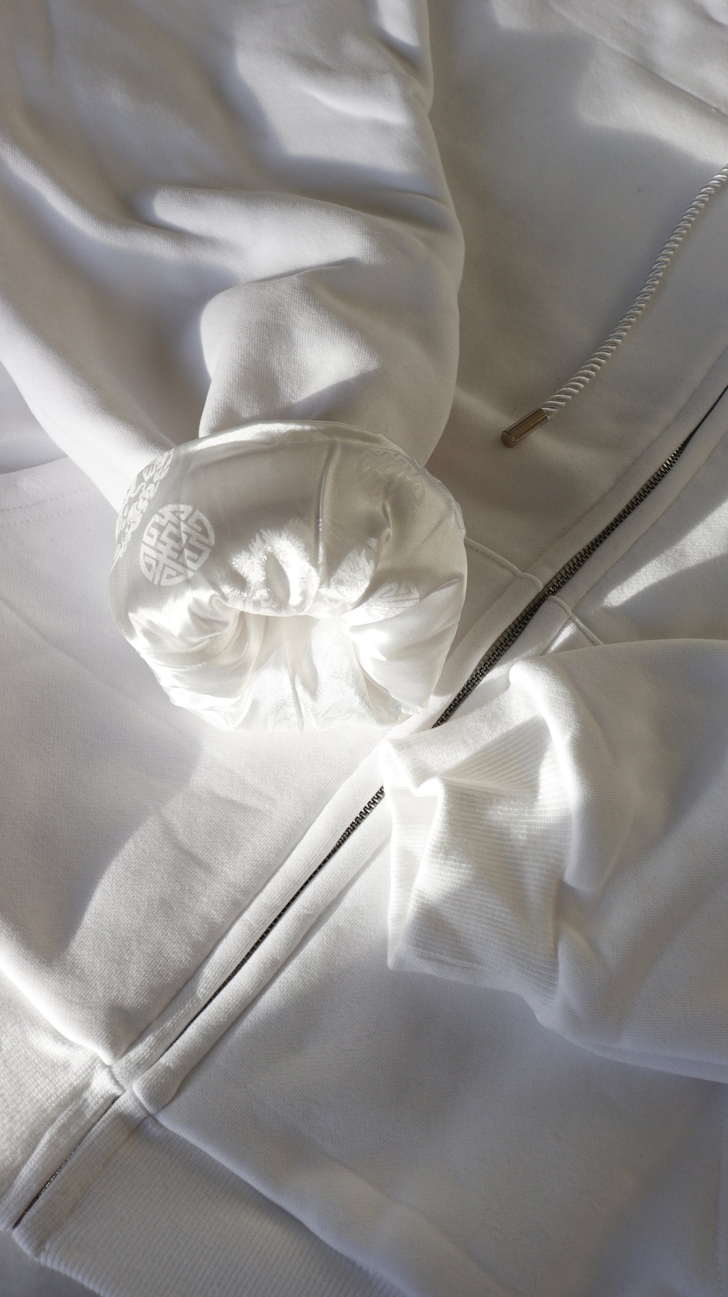 NUAGE - THE SATIN VEST - WHITE VEST + WHITE SATIN